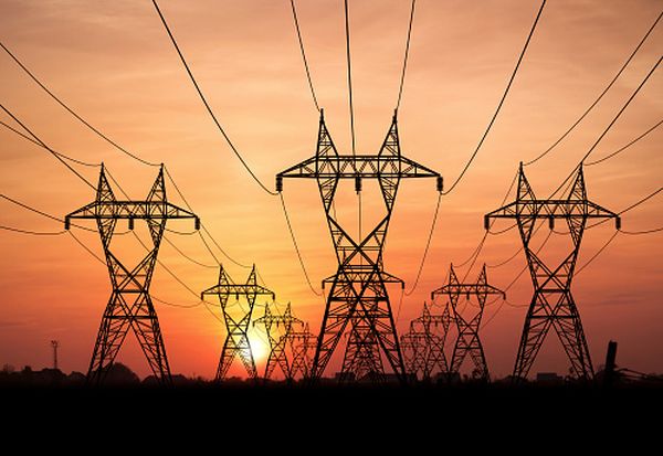 România exportă peste 800 de MW de electricitate, în condiţiile unei producţii foarte mari de energie eoliană