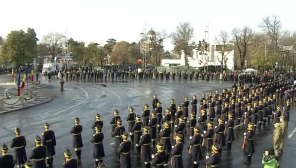 Două persoane au încercat să forţeze filtrul jandarmilor de la ceremoniile restrânse de Ziua Naţională