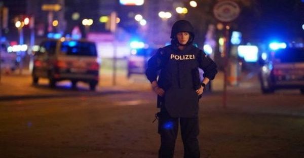 Ciocnire între manifestanţi şi contramanifestanţi la Dusseldorf