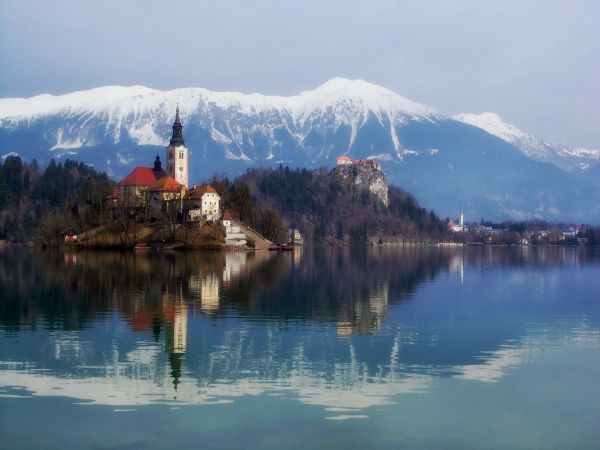 În Slovenia sunt prognozate căderi masive de zăpadă şi inundaţii