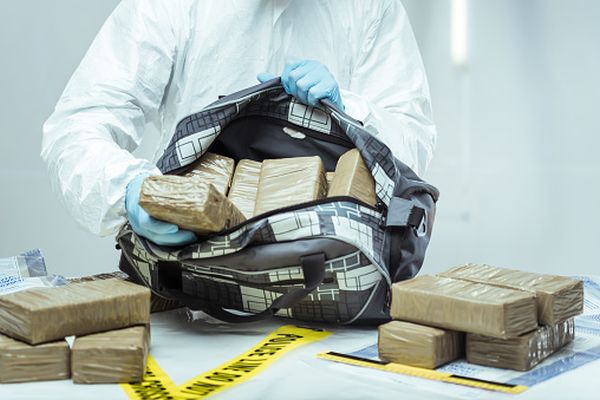 85 de percheziţii la persoane bănuite de contrabandă calificată, în toată România