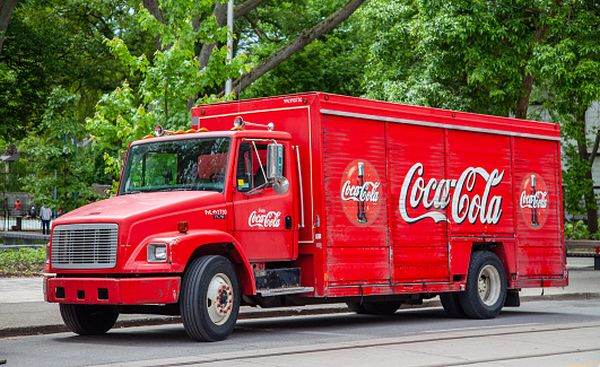 Coca-Cola va desfiinţa 2.200 de locuri de muncă la nivel global