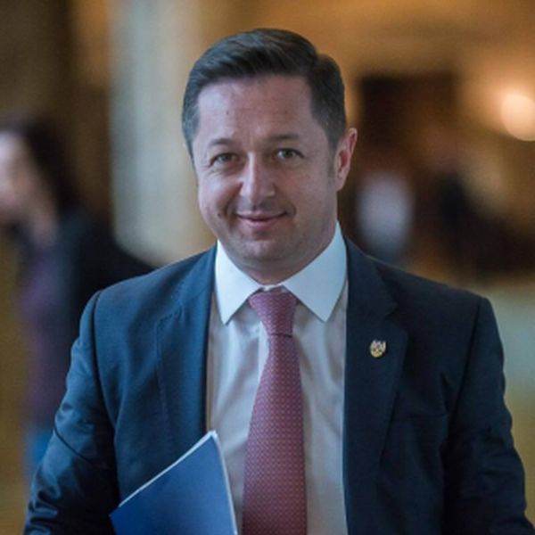 ''Guvernul a dat cinci ţepe românilor în prima săptămână din acest an''