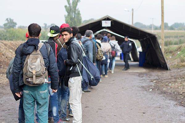 Bărbat, reţinut pentru îndrumarea unor migranţi care voiau să iasă ilegal din ţară