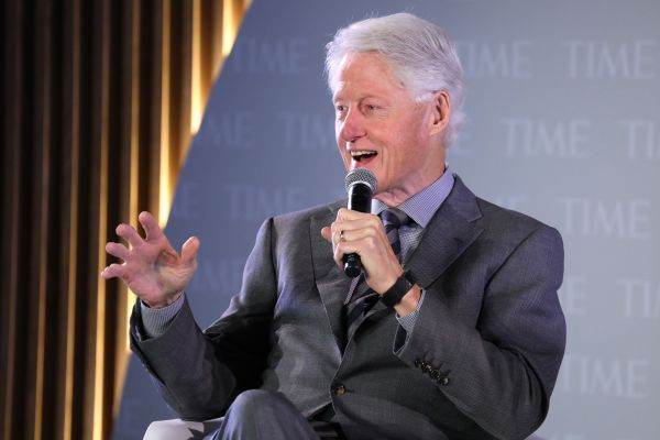 Bill Clinton condamnă violenţele din Washington