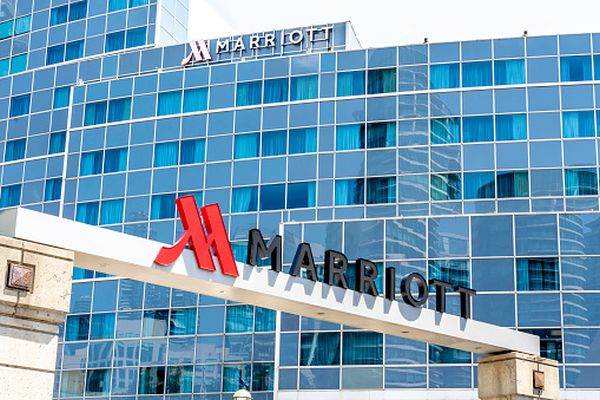 Marriott International şi BCBSA suspendă donaţiile către parlamentarii care au votat împotriva certificării victoriei lui Biden