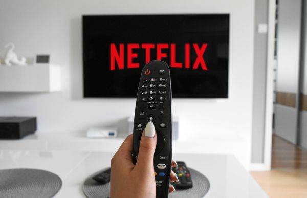 Netflix a depăşit pragul de 200 de milioane de abonaţi