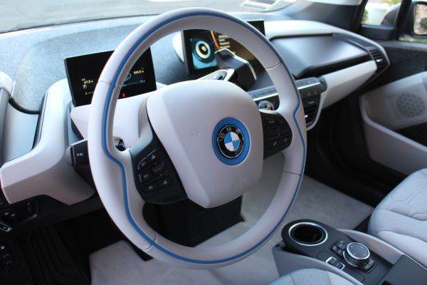 BMW investeşte masiv în vehicule electrice