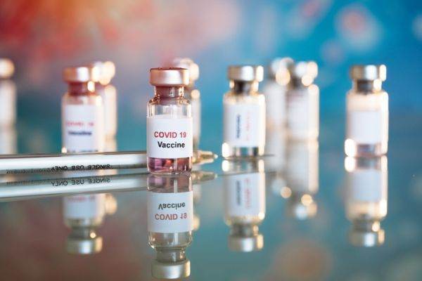 AstraZeneca anunţă că ar putea începe mai devreme livrarea vaccinului către UE