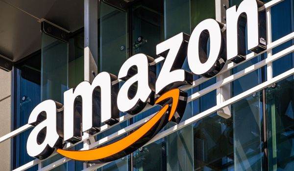 Vânzările trimestriale ale Amazon au depăşi 100 de miliarde de dolari