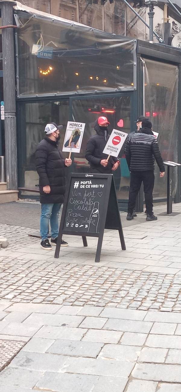 Protest HoReCa în Centrul Vechi, pe acordurile imnului naţional