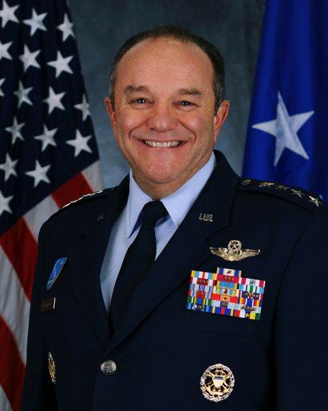 Philip M. Breedlove (sursa foto: wikipedia)