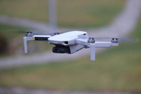 Zboruri anulate sau întârziate după observarea unor drone pe aeroportul din Frankfurt