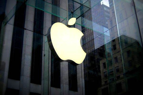 Autoritatea britanică pentru concurenţă a început o investigaţie împotriva Apple