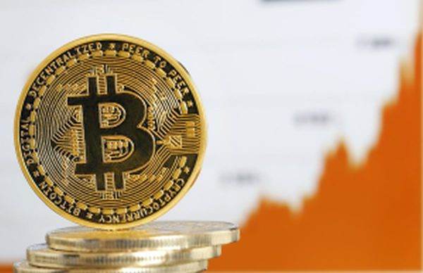 Bitcoin a depăşit din nou pragul de 50.000 de dolari