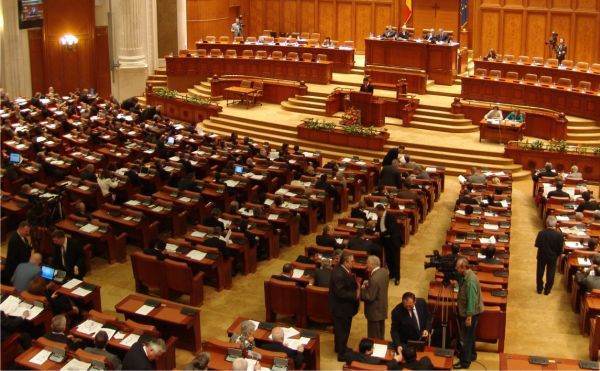 Deputaţii au respins în plen 23 de propuneri legislative şi proiecte de lege