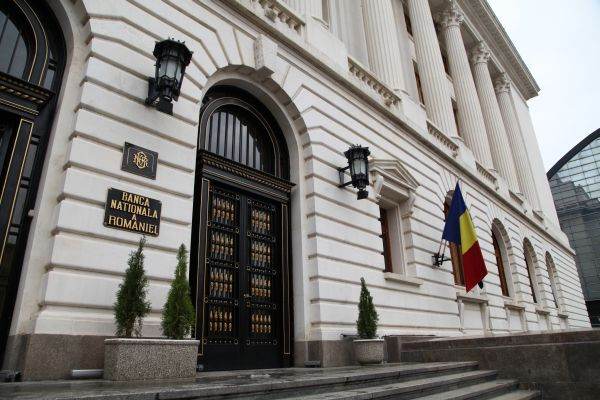 BNR previzionează o relativă stagnare a economiei în trimestrul întâi din 2021