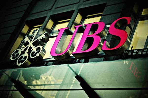 Procuratura cere o amendă de 2 miliarde de euro împotriva băncii elveţiene UBS