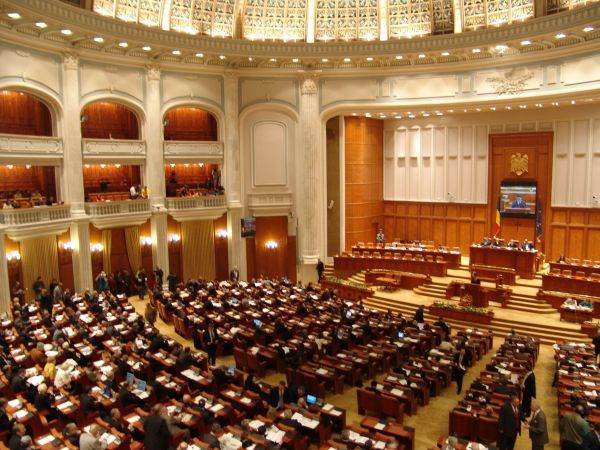  Camera Deputaţilor dezbate moţiunea simplă împotriva ministrului Agriculturii