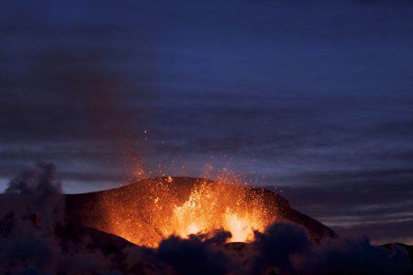 Japonia a ridicat nivelul de alertă după erupţia unui vulcan