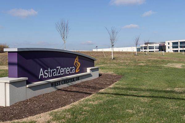 Autorităţile au decis să administreze serul AstraZeneca doar celor cu vârste de peste 60 de ani