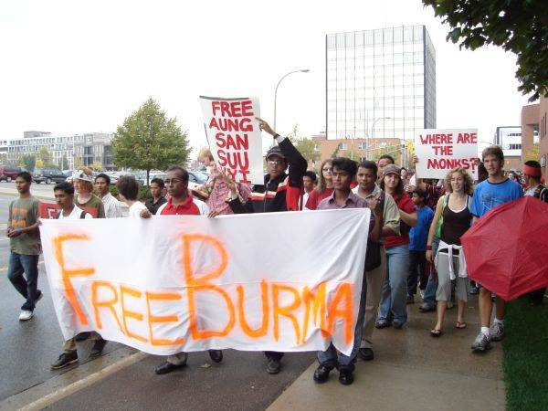 Noi proteste de amploare în Myanmar