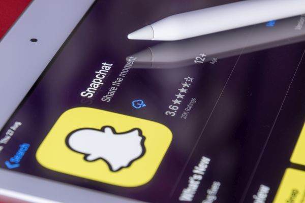 Snap lansează prima pereche de ochelari pentru realitatea augmentată