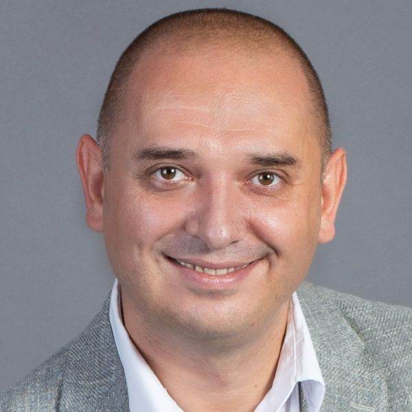 Radu Mihaiu intenţionează să iniţieze un parteneriat cu ONG-uri pentru edificarea de case sustenabile