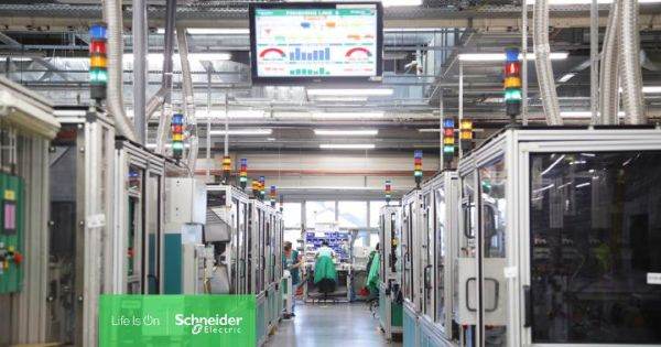 Fabrica inteligentă Schneider Electric din Plovdiv implementează tehnologiile "Industry 4.0" pentru toţi clienţii companiei din Europa de Sud-Est