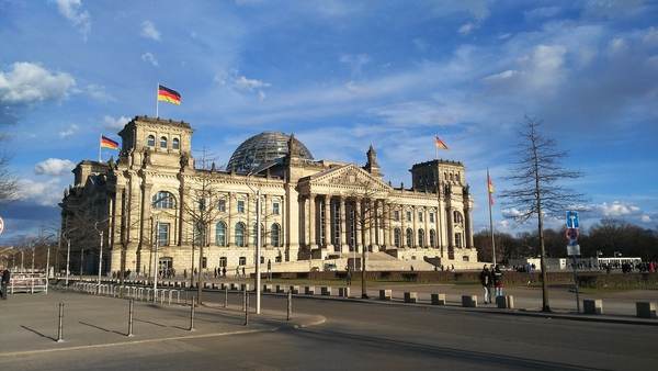 Germania interzice drapelele Hamas şi PKK