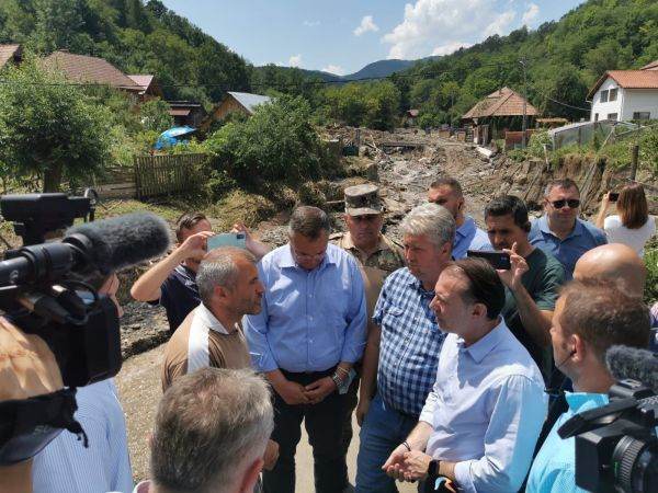 "Vor fi oferite sume fixe de bani celor afectaţi de inundaţii"