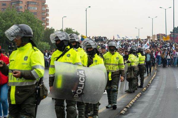 Mii de columbieni, din nou în stradă pentru a protesta împotriva guvernului