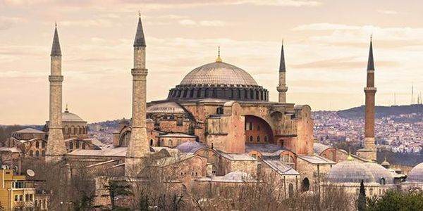 UNESCO a cerut Turciei să prezinte un raport privind starea de conservare a Bazilicii Hagia Sofia