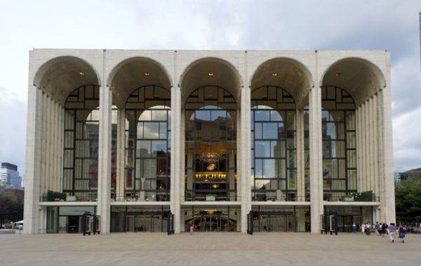 Metropolitan Opera din New York solicită orchestrei, echipelor de producţie şi publicului să se vaccineze