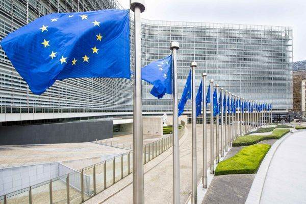 Comisia Europeană a semnat un contract de achiziţie a unui tratament cu anticorpi monoclonali