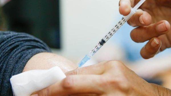 ''Vaccinarea este un act patriotic''