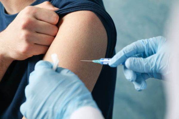  CNCAV a emis o nouă instrucţiune privind vaccinarea în situaţii speciale