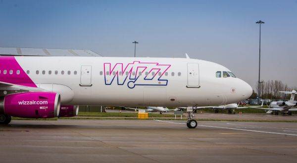 Wizz Air vrea să angajeze 800 de noi însoţitori de bord până în decembrie 2021