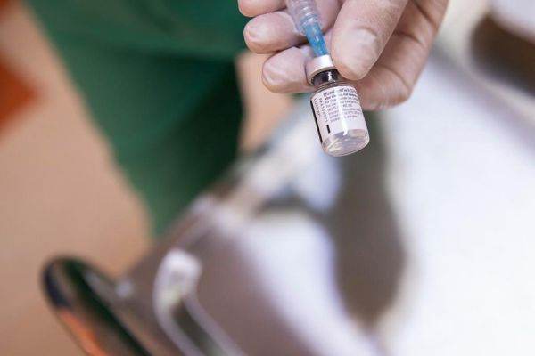 Fotbaliştii profesionişti sunt "somaţi" să se vaccineze