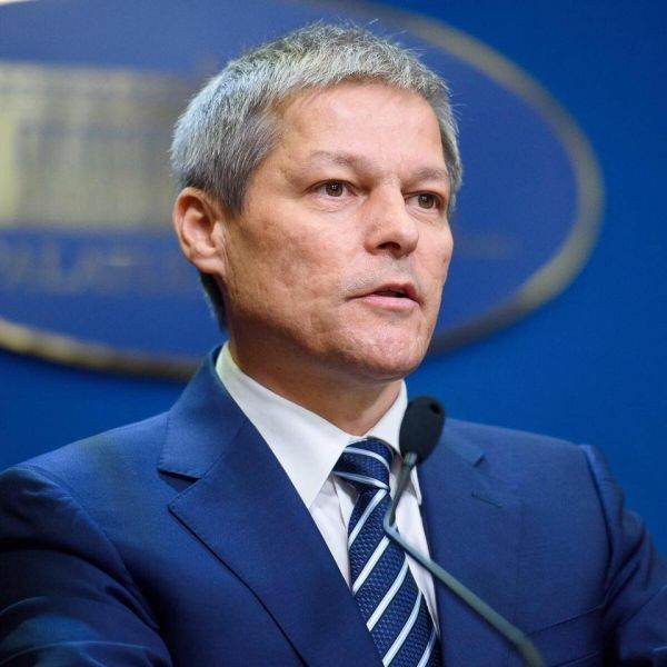 Cioloş spune că i-a promis preşedintelui că îl ţine la curent cu discuţiile despre formarea guvernului