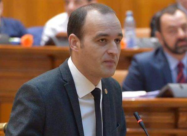 "Florin Cîţu trebuie să rămână premierul nostru"