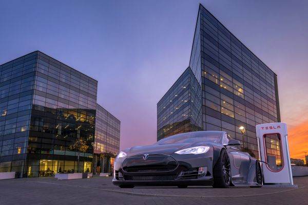 Capitalizarea bursieră a Tesla a depăşit 1.000 de miliarde de dolari