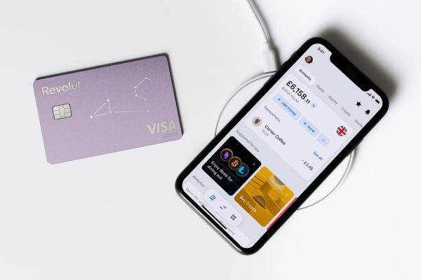 Revolut învaţă utilizatorii să evite fraudele online