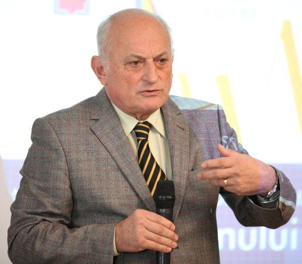 Mihai Ionescu, Preşedintele Asociaţiei Naţionale a Exportatorilor şi Importatorilor din România (ANEIR)