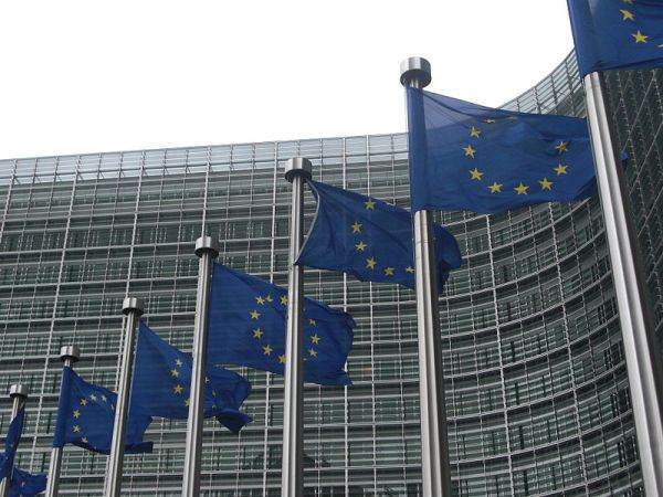 UE investeşte peste un miliard euro în proiecte inovatoare pentru decarbonizarea economiei