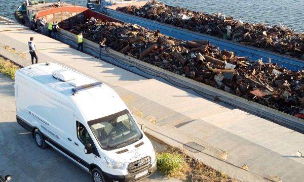 18 tone de deşeuri din componente de utilaje agricole, descoperite în două autocamioane sosite din Turcia