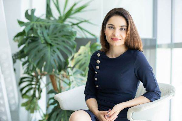  Ileana Guţu, Partener Asociat şi Coordonator al departamentului de Evaluare, modelare financiară şi analize economice, EY România