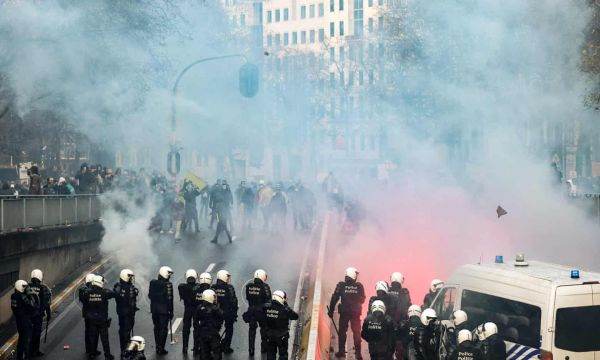 Protest violent la Bruxelles faţă de măsurile anti-Covid