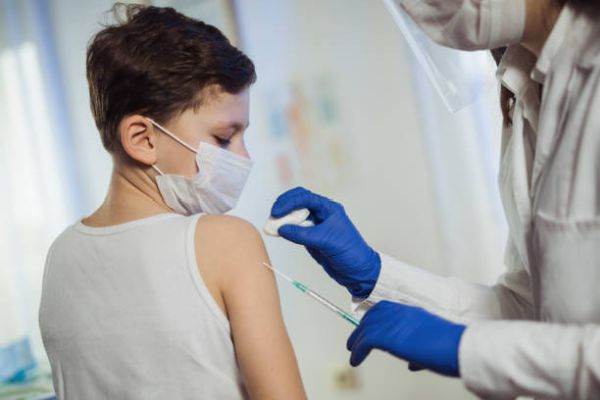 Valeriu Gheorghiţă anunţă cum va fi făcută vaccinarea copiilor între 5 şi 11 ani