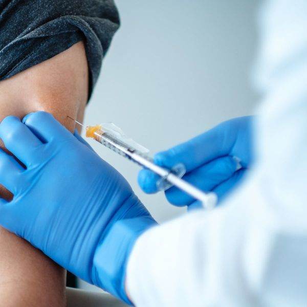 EMA nu planifică momentan adaptarea vaccinurilor contra noii variante SARS-CoV-2 din Africa de Sud